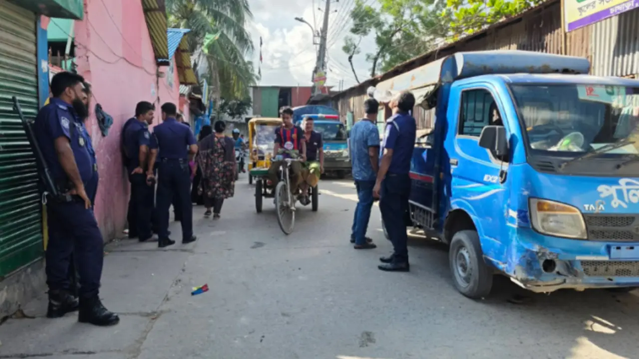 মাদক কারবারিদের সঙ্গে পুলিশের গোলাগুলি, আহত ৪