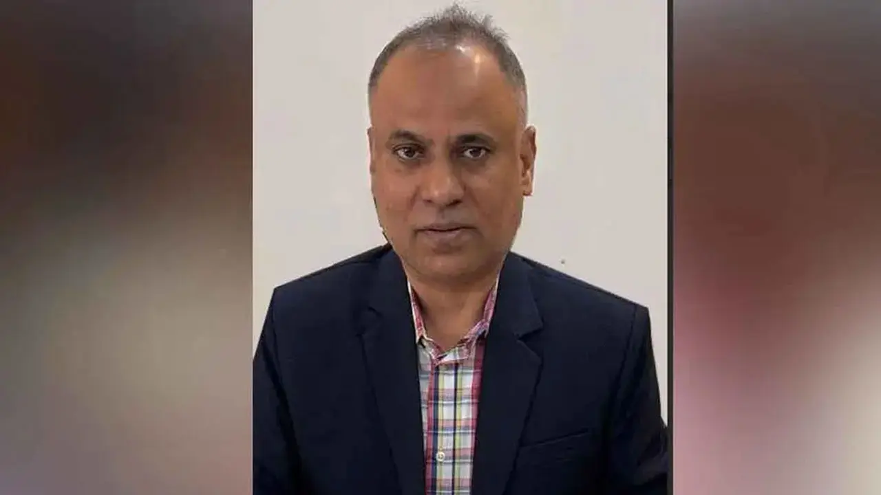 নারীসহ পাসপোর্ট কর্মকর্তাকে হেফাজতে নেওয়ার ঘটনায় তদন্ত কমিটি