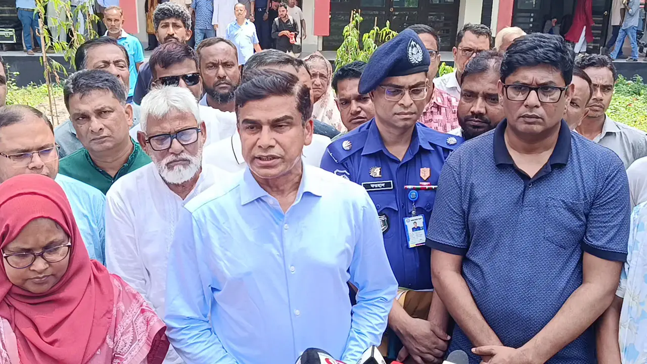 দেশে সারের সংকট নেই, বিতরণ ব্যবস্থায় সমস্যা