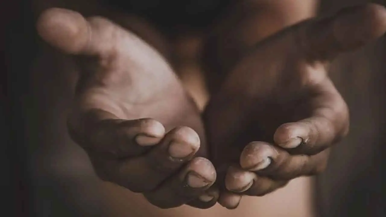 অভাবের সময় মুমিনের মানসিকতা যেমন হওয়া উচিত