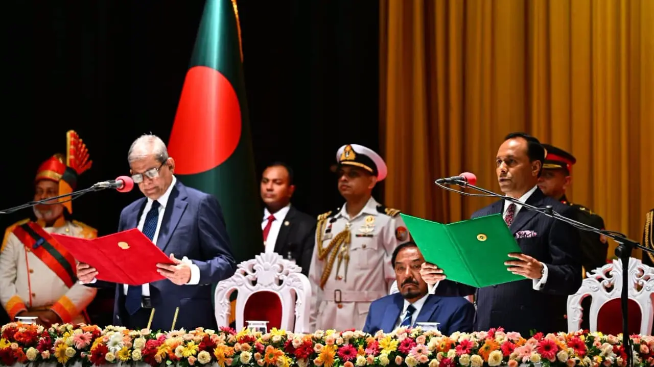 রাষ্ট্রপতির শপথ নিলেন মির্জা ফখরুল ইসলাম আলমগীর