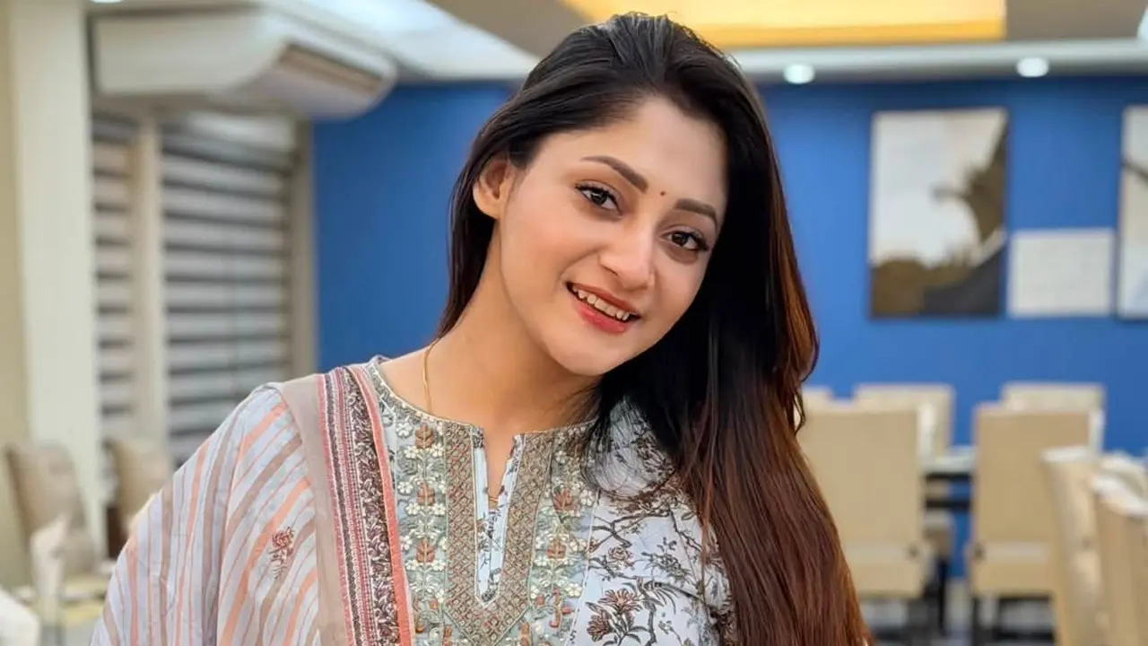 বিয়ে নিয়ে বিভ্রান্তিকর তথ্য, আইনি পদক্ষেপের হুঁশিয়ারি পূজা চেরির