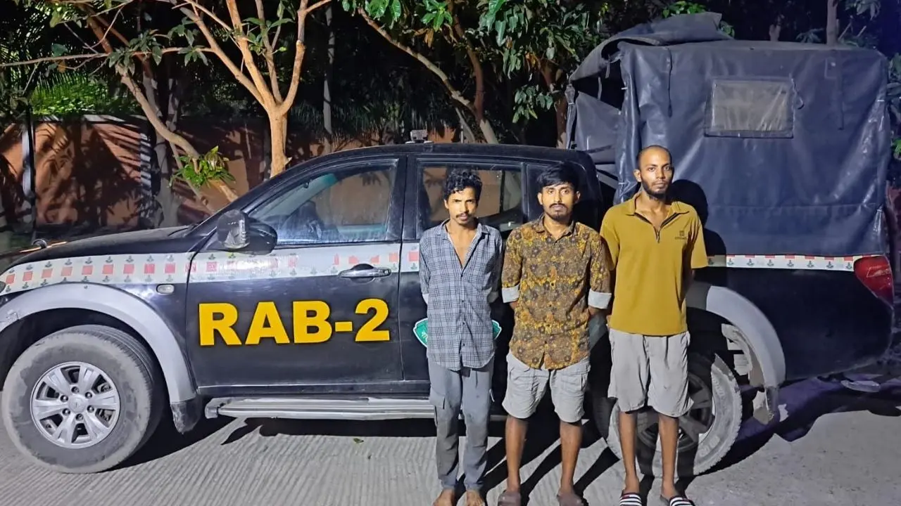 ‘কব্জিকাটা আনোয়ার’ ও ‘আই ডোন্ট কেয়ার’ গ্রুপের ৩ সদস্য গ্রেপ্তার