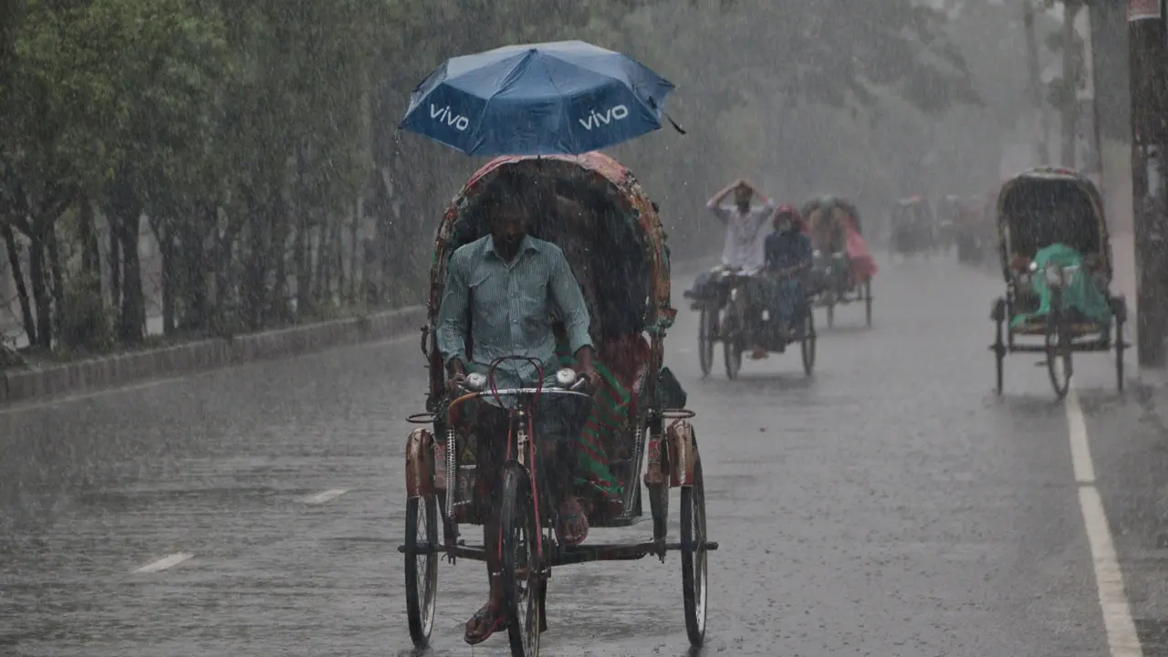 সাগরে সুস্পষ্ট লঘুচাপ, পাঁচদিন দেশজুড়ে বৃষ্টির আভাস
