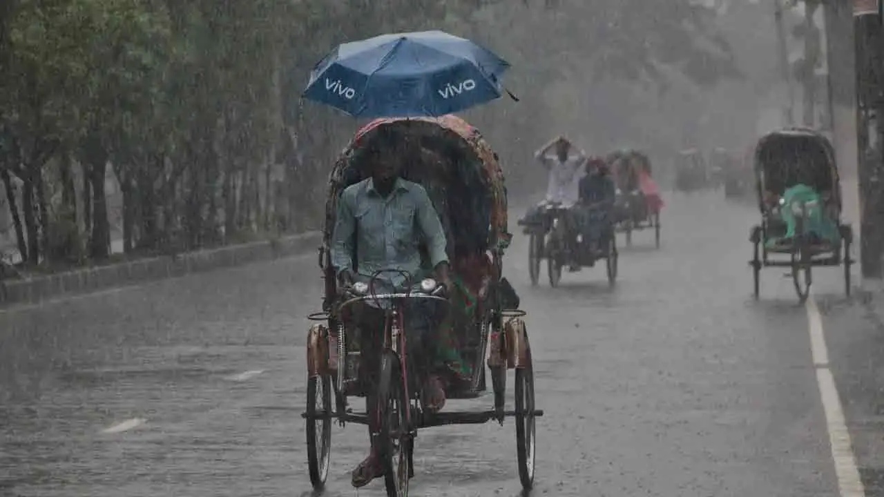 ঢাকাসহ ৮ অঞ্চলে ঝড়-বৃষ্টির আভাস, নদীবন্দরে সতর্ক সংকেত