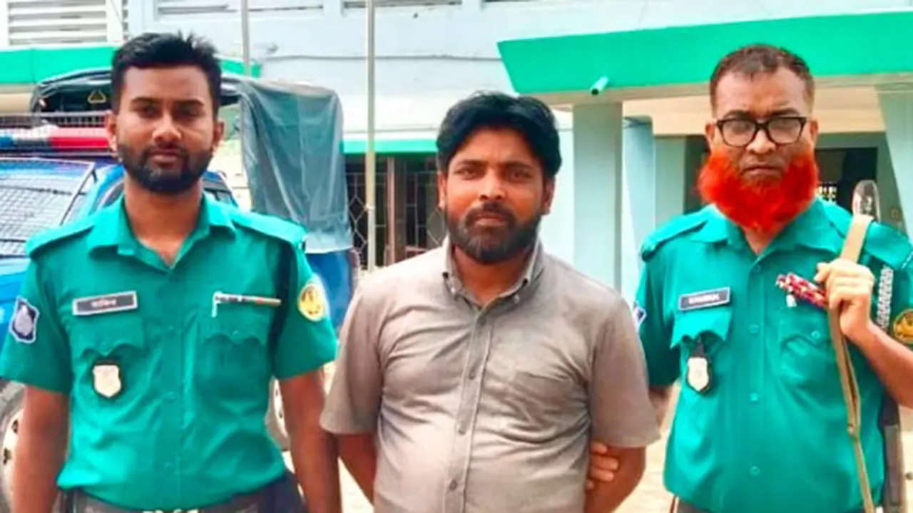 সিকিউরিটি গার্ডের গলায় ছুরি ধরার ভিডিও ভাইরাল, যুবক গ্রেপ্তার
