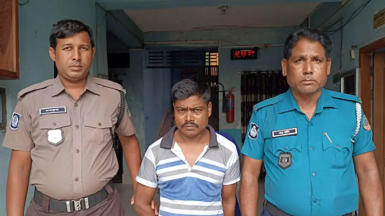 চায়ের দোকানের আড়ালে ‘মাদক ব্যবসা’