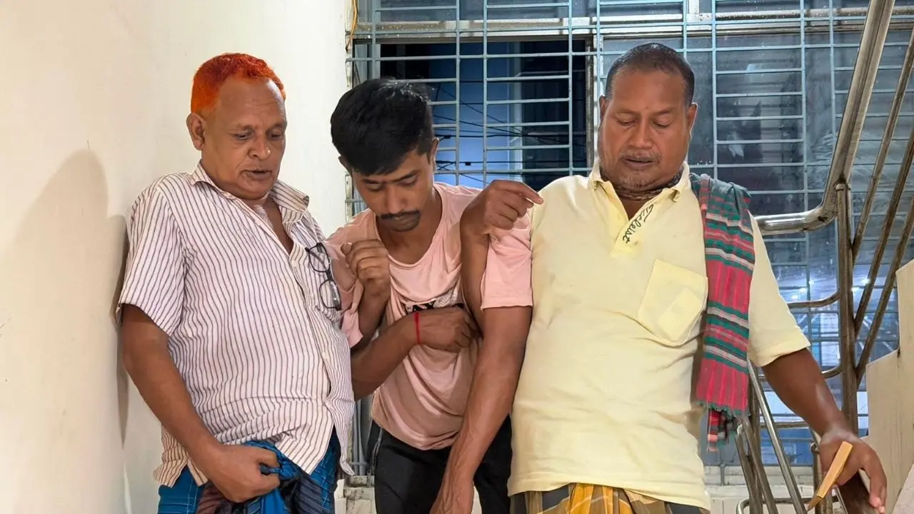 আটকের সাড়ে ৩ ঘণ্টা পর মুচলেকায় ছাড়া পেলেন সিদ্ধার্থের বাবা ও ভাই