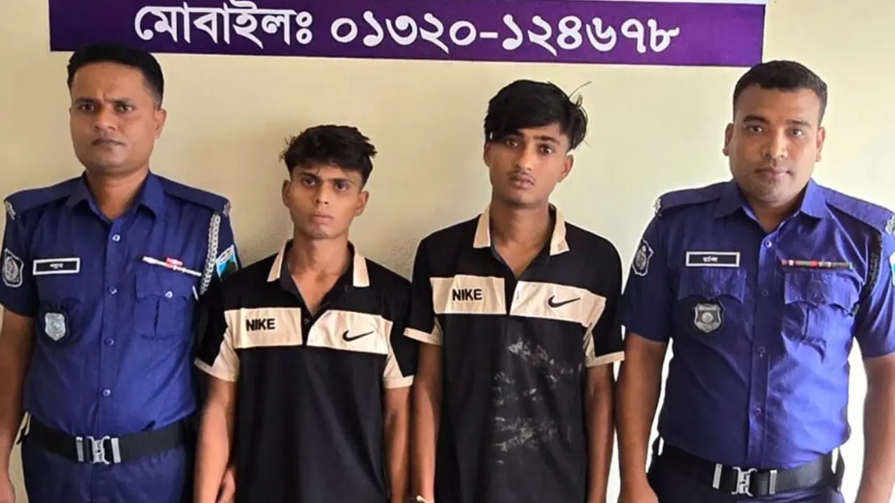 টাকা তুলে ব্যাংক থেকে ফেরার পথে ছিনতাই, গ্রেপ্তার ২