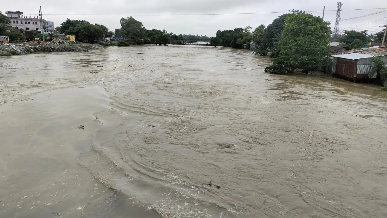 দুই নদীর পানি বিপৎসীমার ওপরে