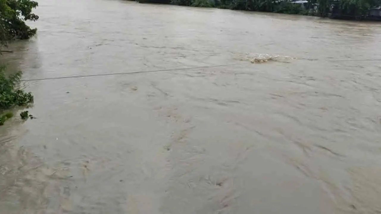 খোয়াই নদীর পানি বাড়ছে, নিম্নাঞ্চলে প্লাবনের শঙ্কা