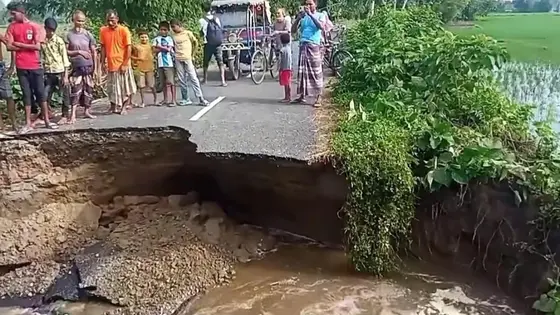 তিস্তার পানিতে নিম্নাঞ্চল প্লাবিত, সড়ক ভেঙে দুর্ভোগে ২ হাজার পরিবার