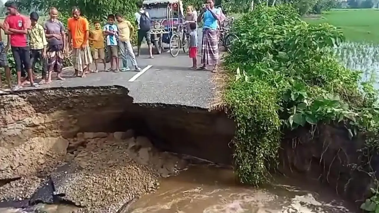 তিস্তার পানিতে নিম্নাঞ্চল প্লাবিত, সড়ক ভেঙে দুর্ভোগে ২ হাজার পরিবার
