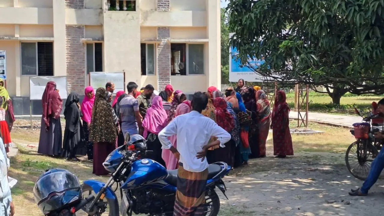 দ্রুতগতির দুই মোটরসাইকেলের সংঘর্ষে প্রাণ গেল যুবকের, আহত ৩