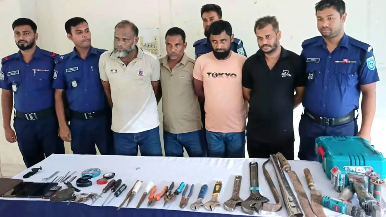 ডাকাতির প্রস্তুতিকালে সরঞ্জামসহ ৪ সদস্য আটক