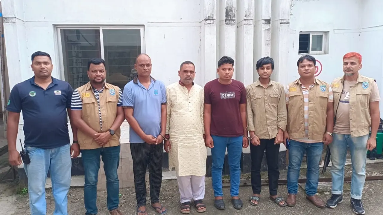 জাল প্রবেশপত্র-ভুয়া পরীক্ষার্থীসহ দালালচক্রের ৪ সদস্য গ্রেপ্তার
