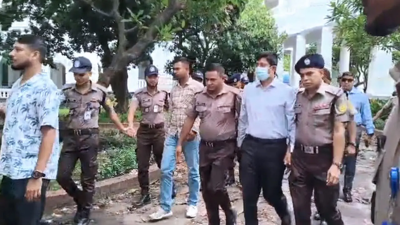 ইলিয়াস আলী গুম: উইং কমান্ডার সাইফকে আনা হলো ট্রাইব্যুনালে