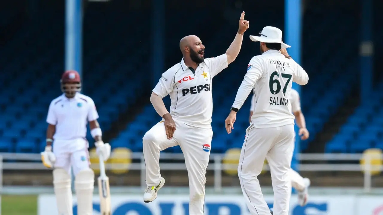 পাকিস্তানের স্পিনে ধরাশায়ী ওয়েস্ট ইন্ডিজ, হাতছাড়া ম্যাচের লাগাম