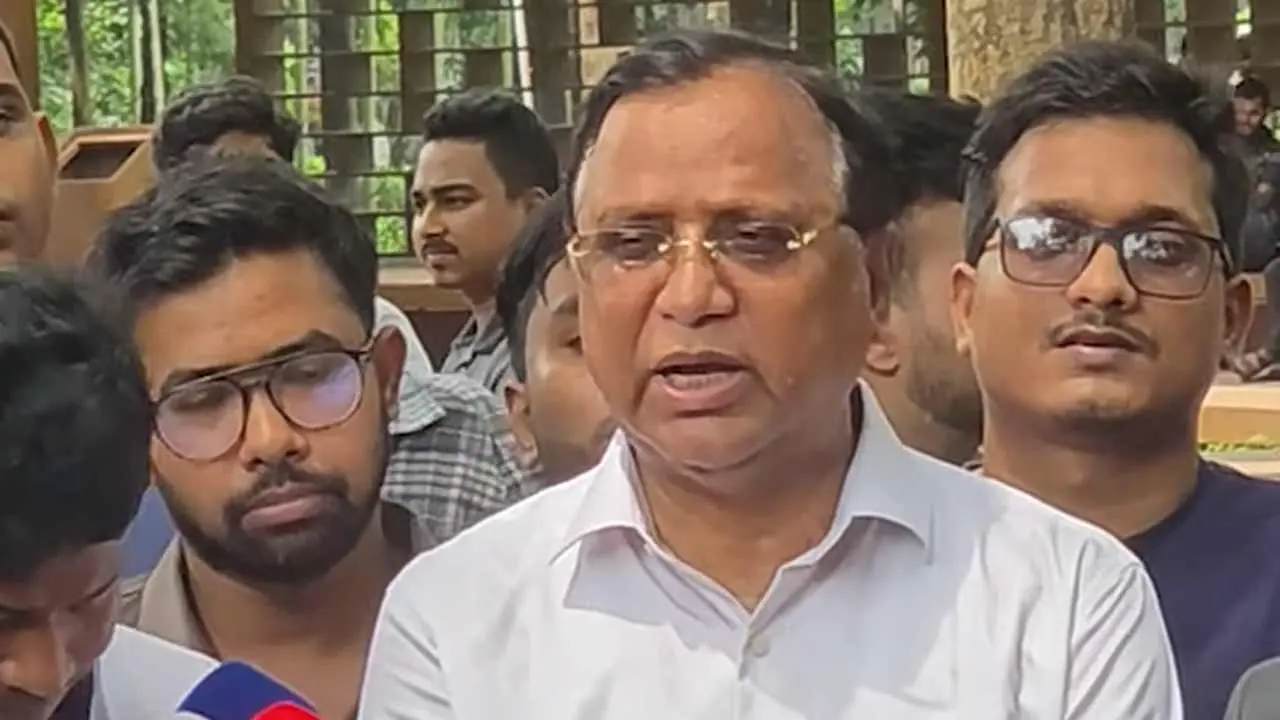 গণতন্ত্র রক্ষায় ঢাবি শিক্ষার্থীদের ঢাল হয়ে দাঁড়াতে হবে