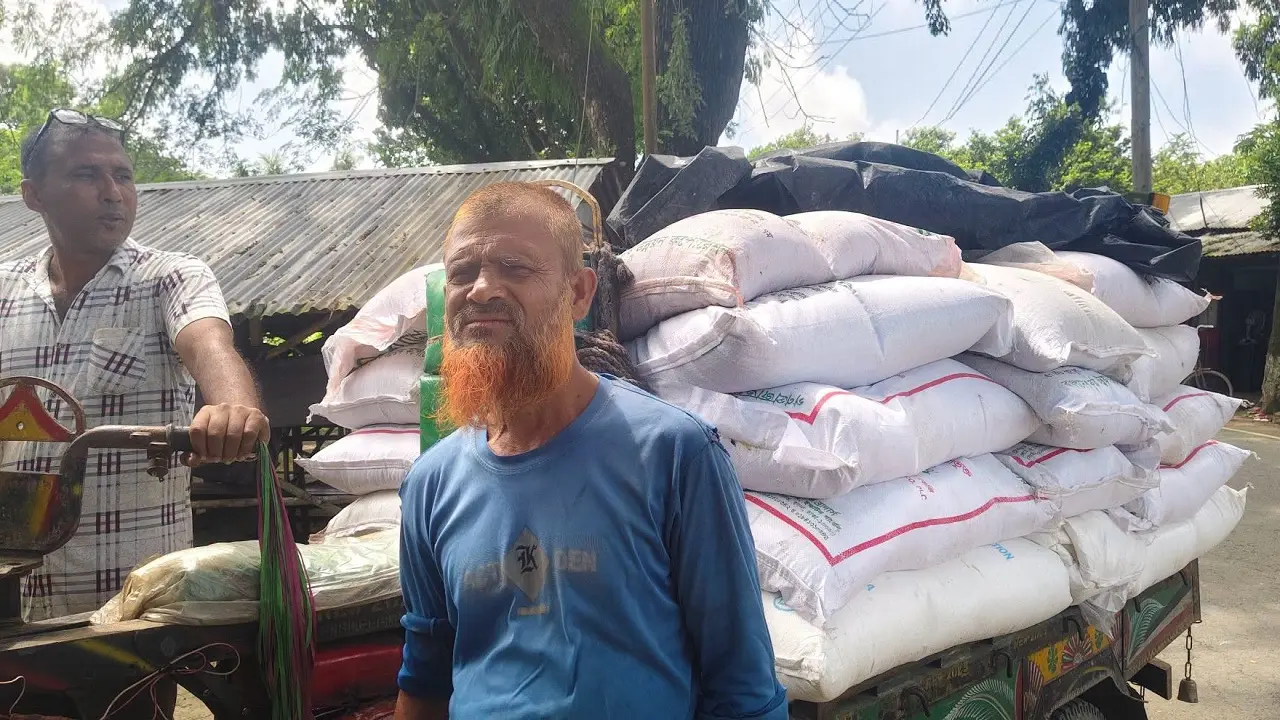যশোরে বরাদ্দ-মজুত পর্যাপ্ত, তবুও সার পেতে কৃষকের ভোগান্তি
