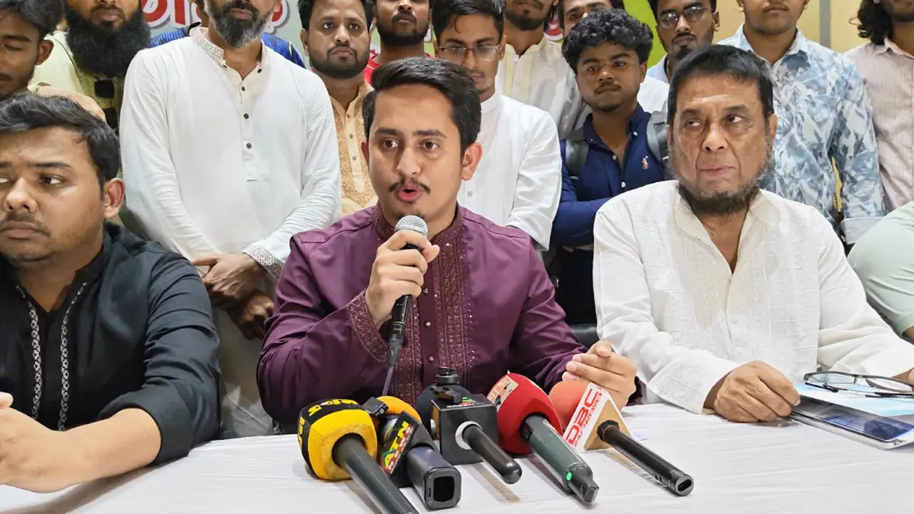 শেখ হাসিনা বাংলাদেশে ঢুকলে জনগণ ফাঁসির মঞ্চে নিয়ে যাবে : সারজিস