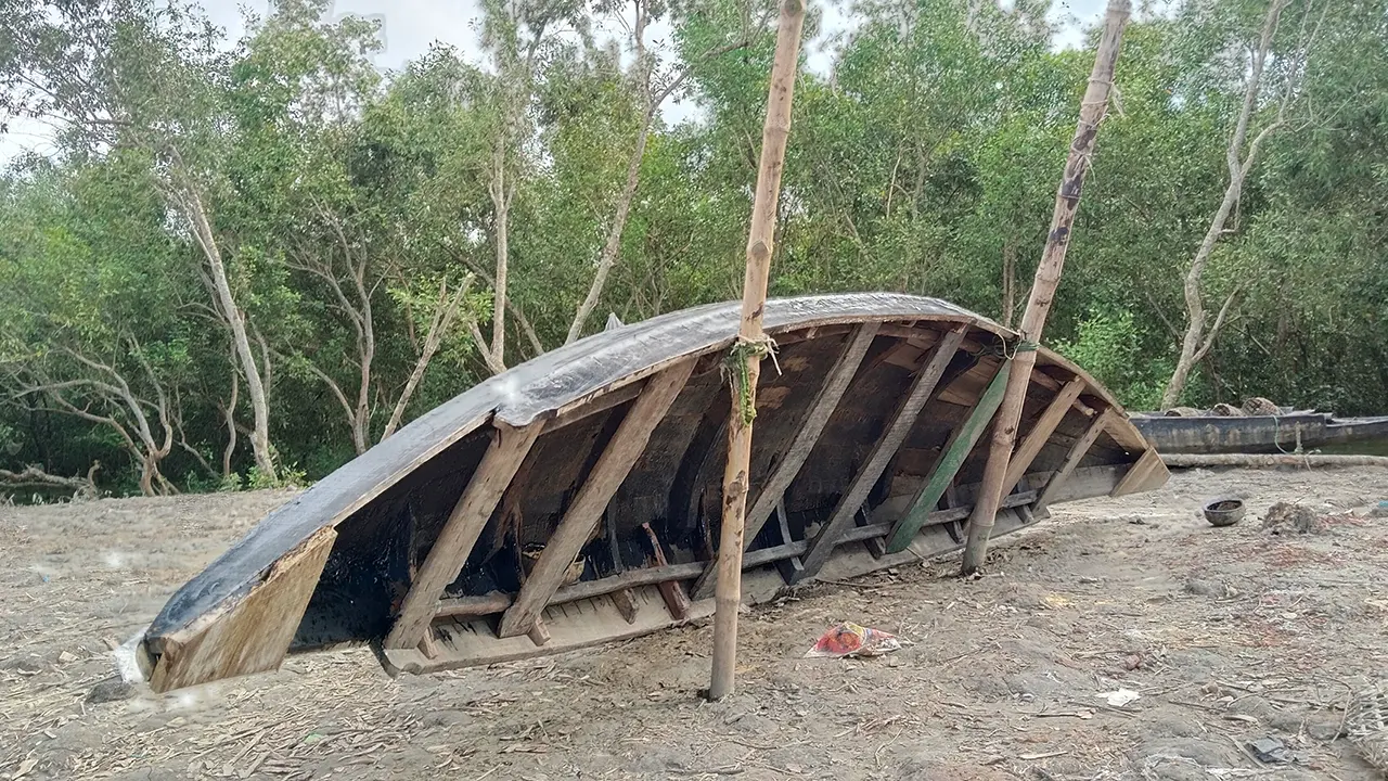 সুন্দরবন খোলার অপেক্ষায় জেলেরা, ঋণের বোঝার সঙ্গে জলদস্যু আতঙ্ক