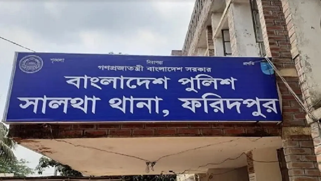 গর্তে হাত-পা দিতে গিয়ে সাপের ছোবলে নারী ও ৩ বছরের শিশুর মৃত্যু