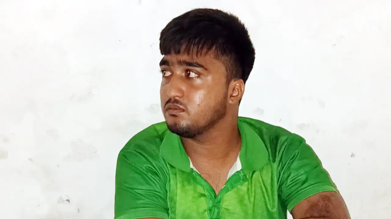 সাভারে ঘিরে রাখা বাড়ি থেকে ৯টি বিস্ফোরক উদ্ধার, আটক ১