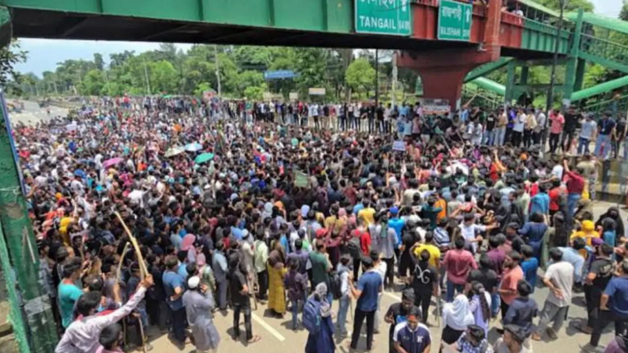 সাভারের রাজপথে রক্তের দাগ, স্মৃতিতে এখনও ৫ আগস্ট