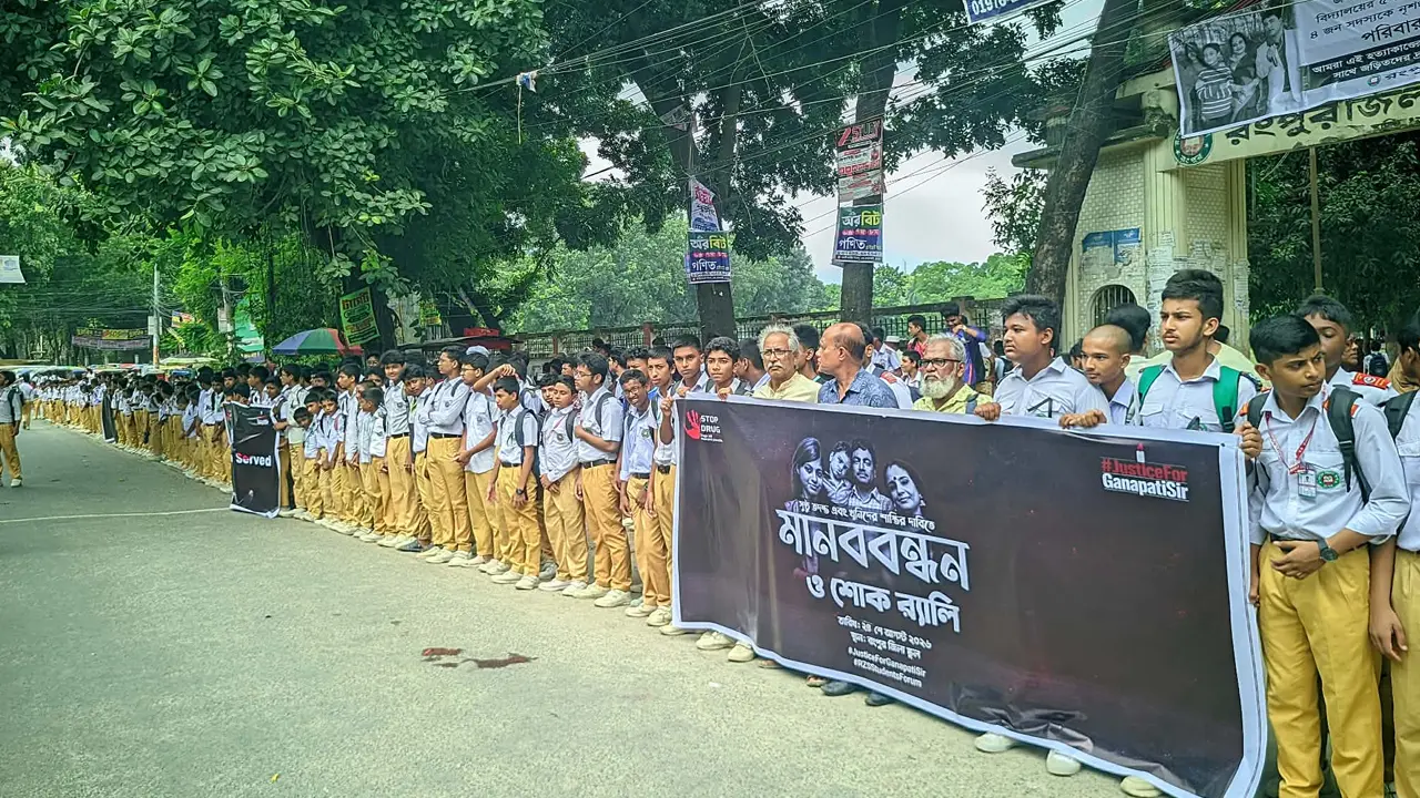 পুলিশের বক্তব্যে বিক্ষুদ্ধ শিক্ষার্থীদের সড়ক অবরোধ