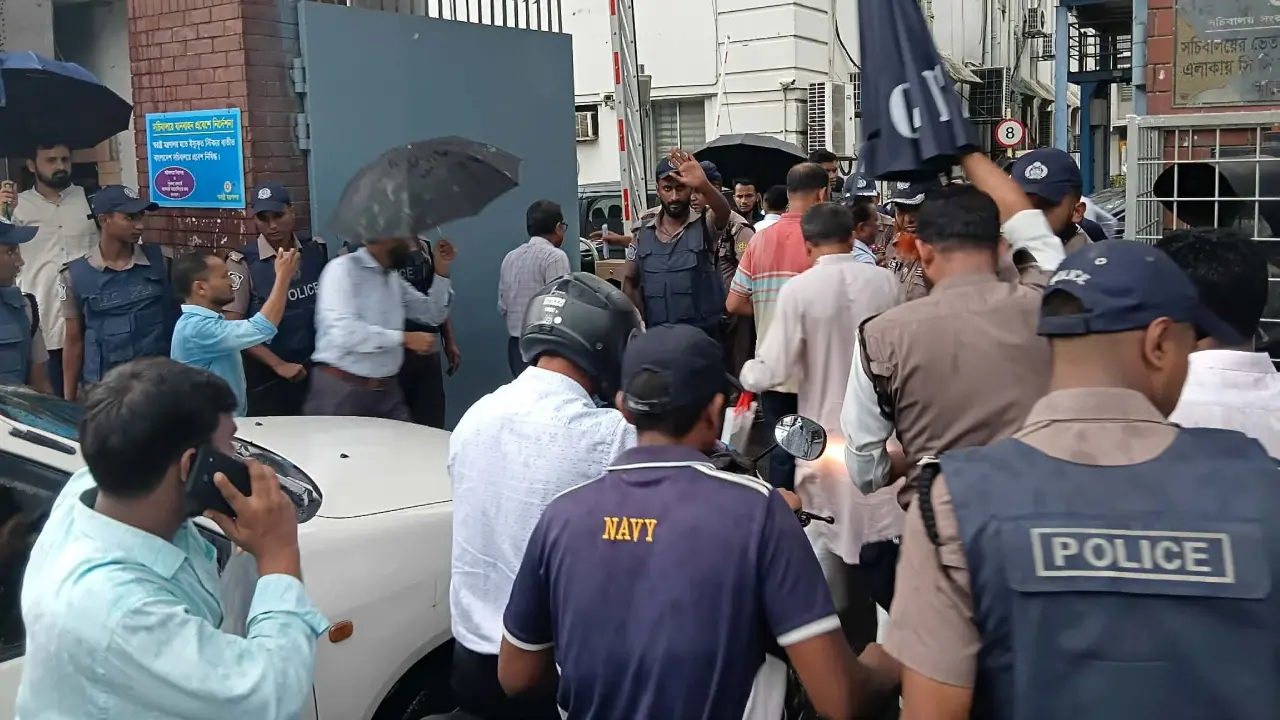 ১ ঘণ্টা পর খুলে দেওয়া হলো সচিবালয়ের প্রধান ফটক