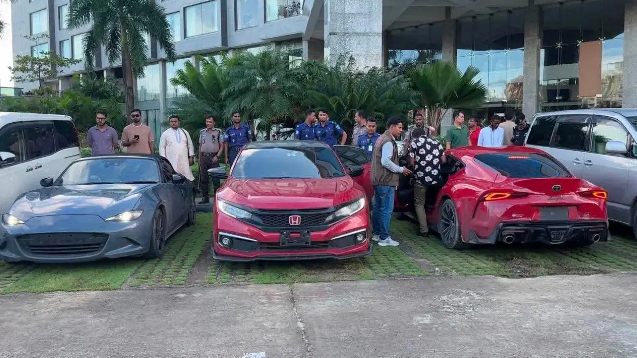 কক্সবাজারে ৩ বিলাসবহুল গাড়ি জব্দ, শুল্ক ফাঁকির অভিযোগ
