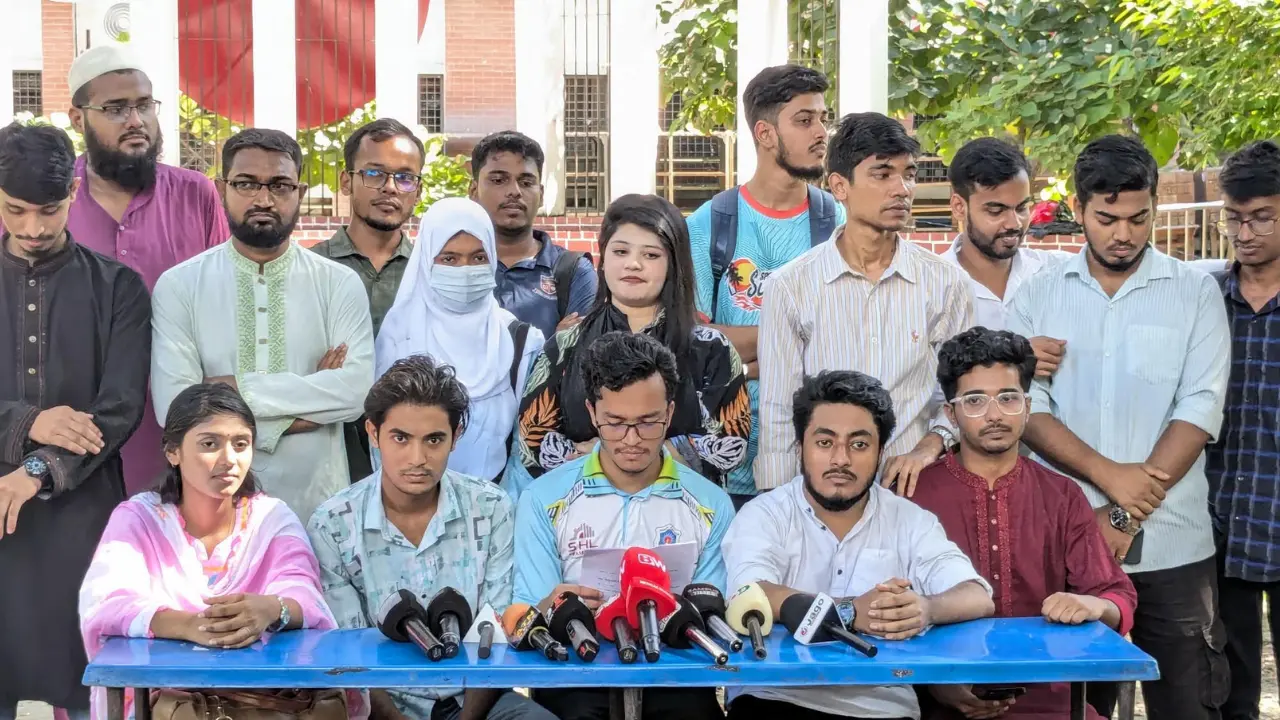 ডিসিইউতে অন্তর্ভুক্তি ও ১৩ দফা দাবিতে সাত কলেজ শিক্ষার্থীদের আল্টিমেটাম