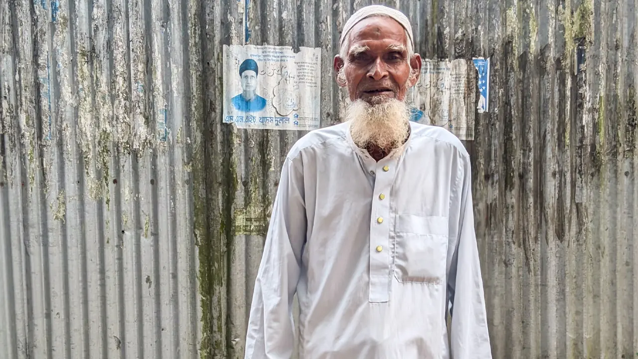 মাত্র ১০০ টাকার জন্য ১৫ বছর পর পাওনাদারের দরজায় শমসের আলী