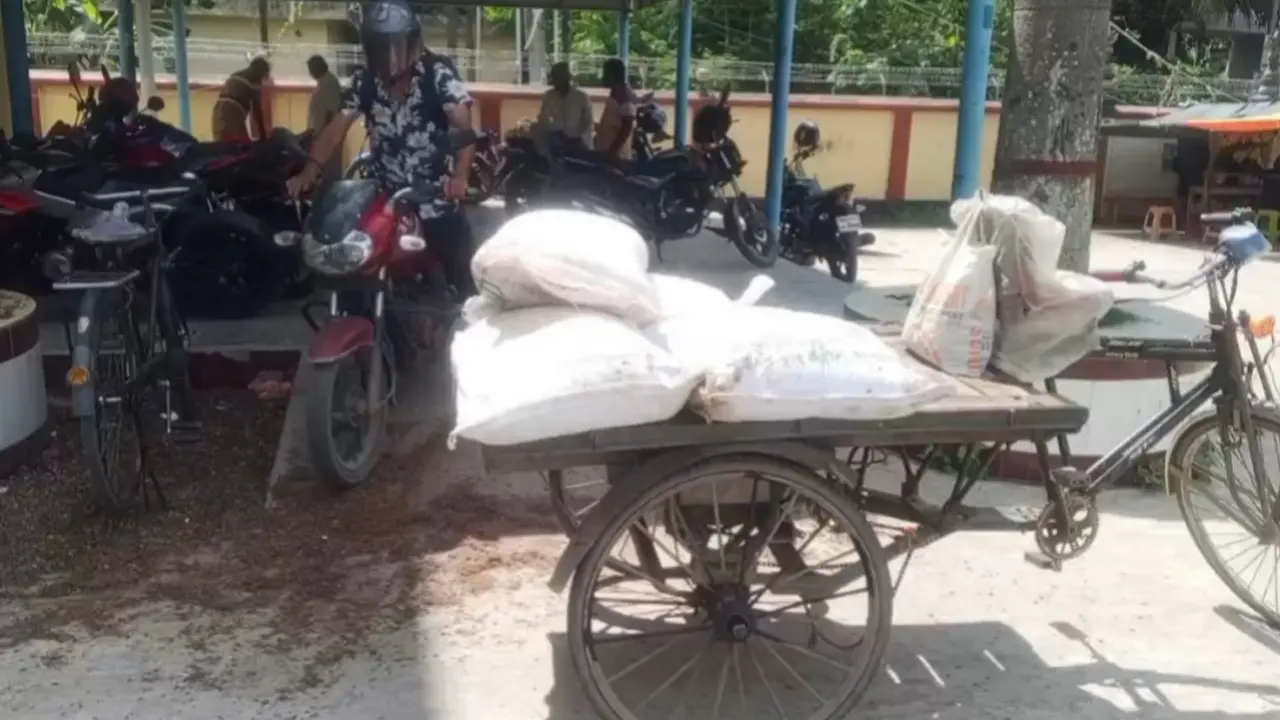চুয়াডাঙ্গা সদর উপজেলা থেকে কৃষকের প্রণোদনার ৫৪ বস্তা সার গায়েব