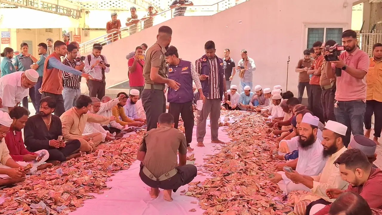 তৃতীয় দফায় চলছে শাহজালালের মাজারের টাকা গণনা