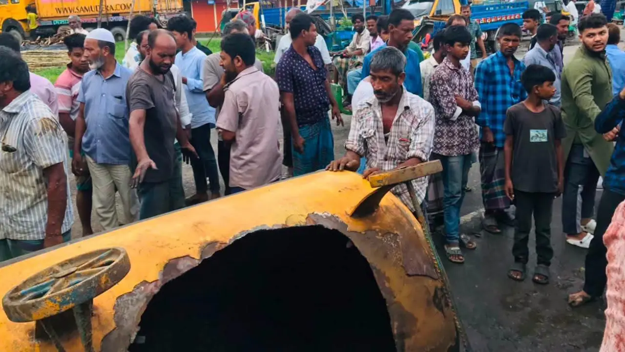 মীরসরাইয়ে বিকট শব্দে ভলকানাইজিং ট্যাংক বিস্ফোরণ, আহত ২