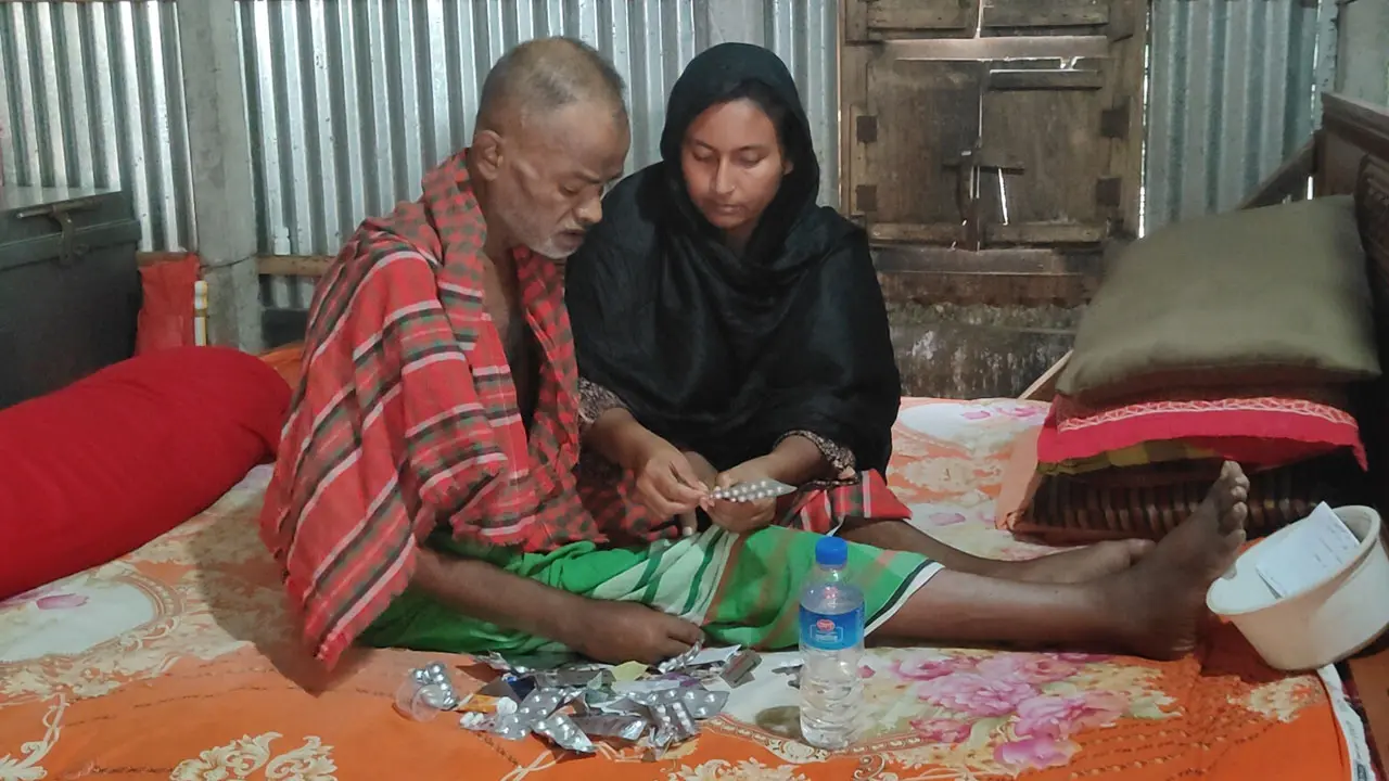 অন্যের বিপদে পাশে দাঁড়াতেন তিনি, এখন স্বামীর চিকিৎসায় চাইছেন সহায়তা