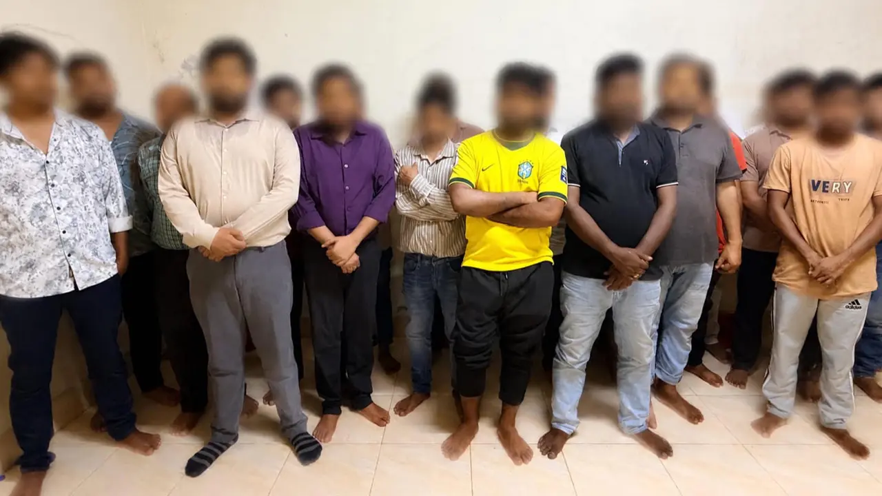 গুলশানে স্পা সেন্টারের আড়ালে অসামাজিক কর্মকাণ্ড, নারীসহ গ্রেপ্তার ৫৪
