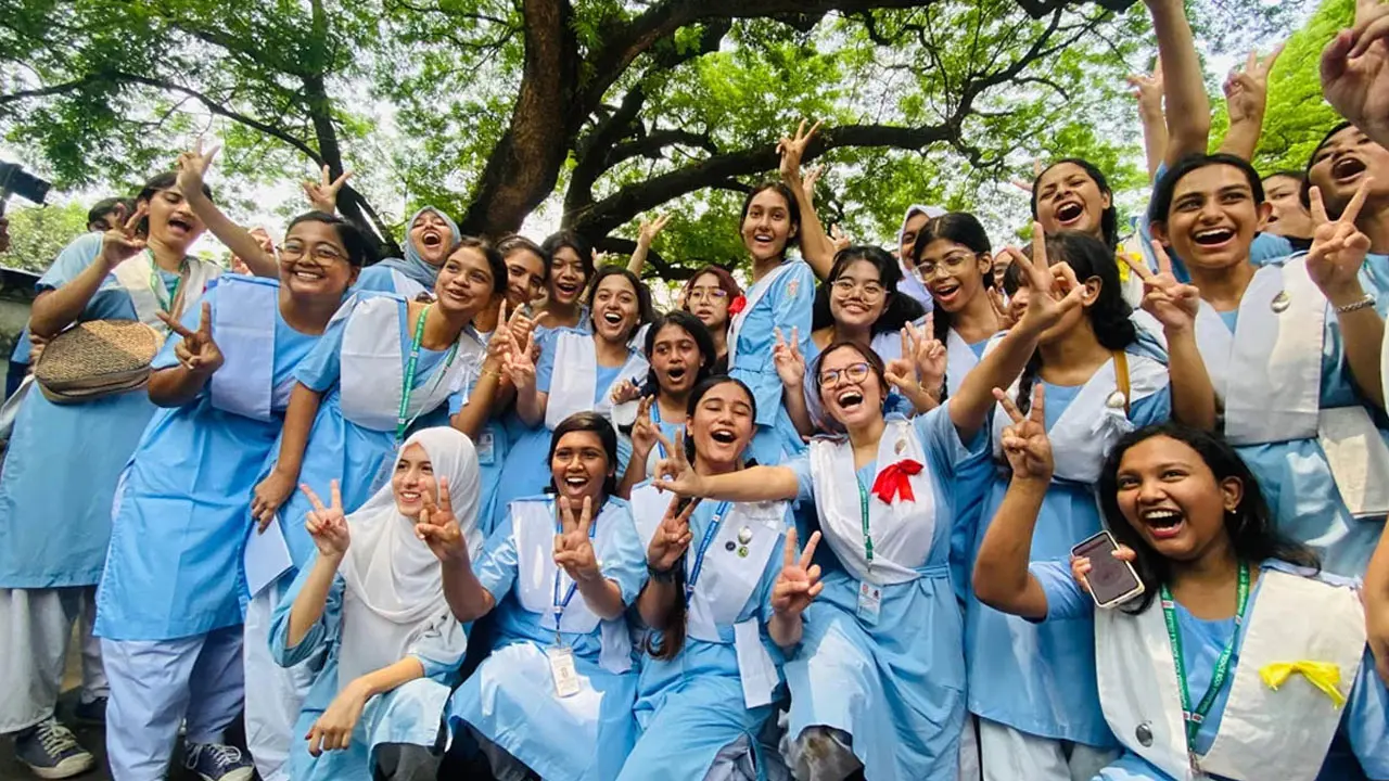 এসএসসি-সমমান পরীক্ষায় জিপিএ-৫ এ বড় ধস, কমলো ২২ হাজার ৩৫৬