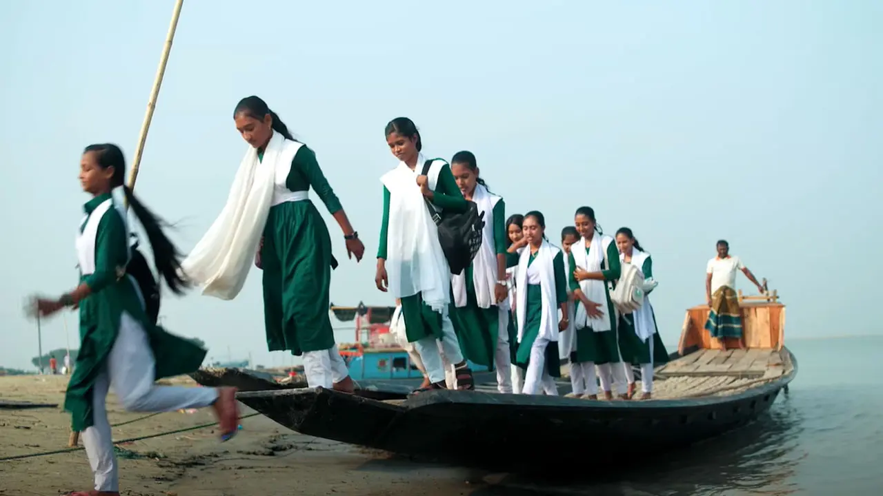 পিরিয়ড আর স্কুলে যাওয়ার বাধা নয়, দুর্গম হাওরে বদলে যাচ্ছে কিশোরীদের জীবন