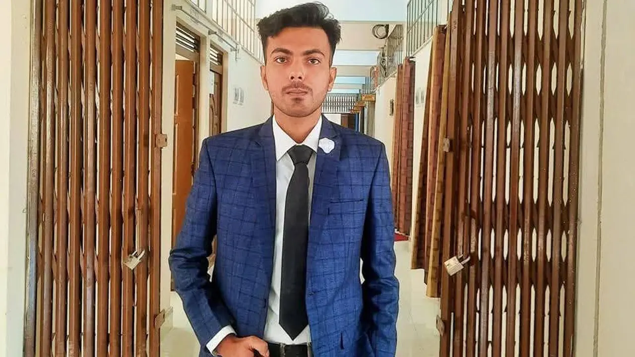 বাকি টাকা চাওয়ায় দোকানিকে ছুরিকাঘাত চেষ্টার অভিযোগ শিক্ষার্থীর বিরুদ্ধে
