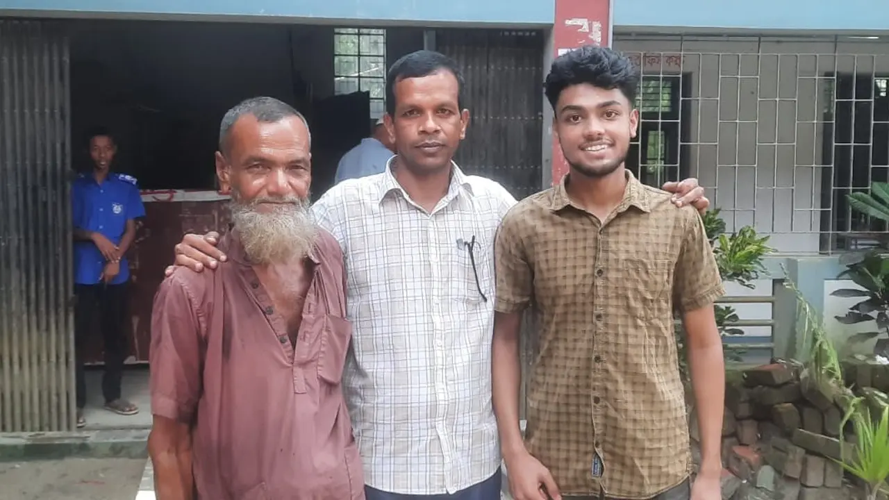 বাবার চায়ের দোকানে সহযোগিতা করেও ছেলে পেল জিপিএ-৫