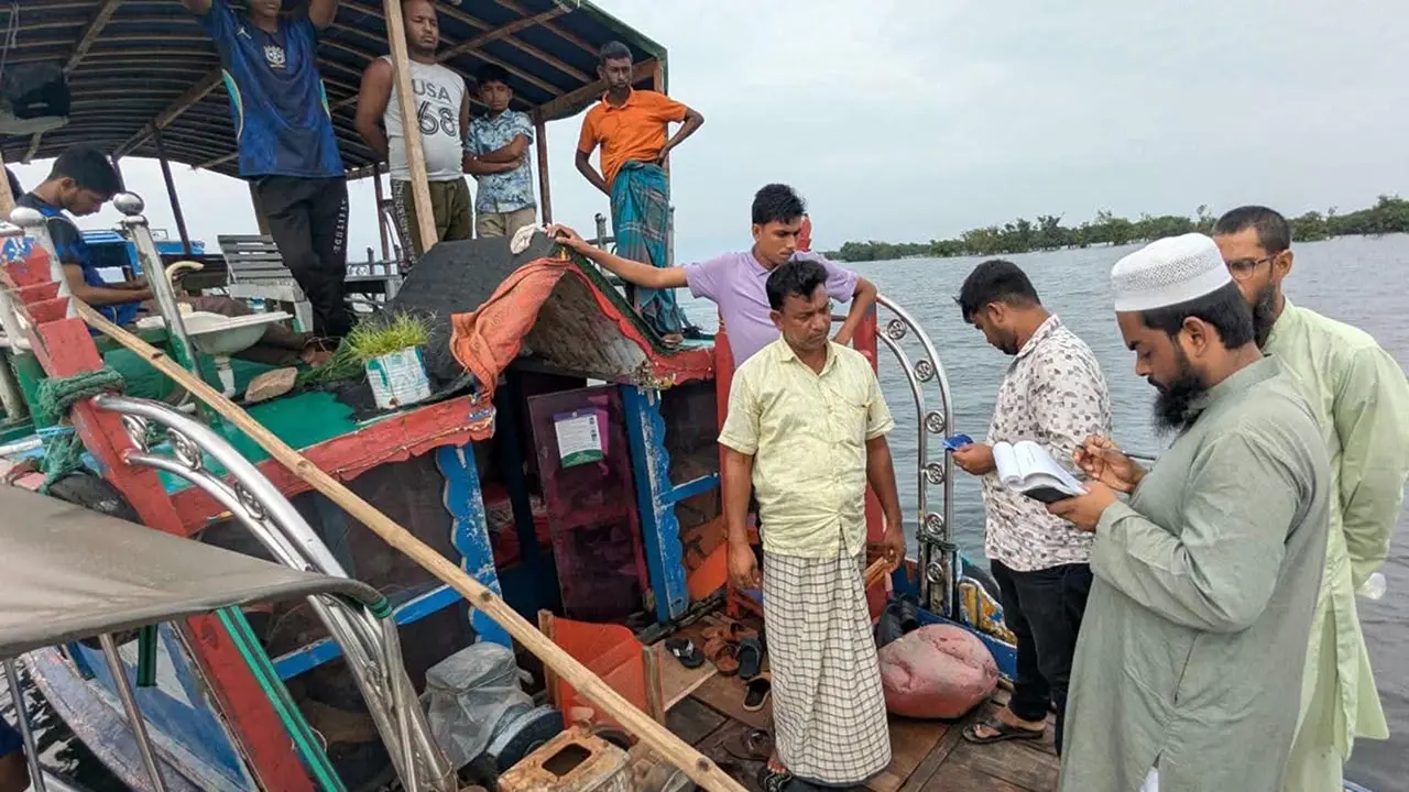 প্রশাসনের নির্দেশ অমান্য করায় ৬ হাউসবোটকে জরিমানা