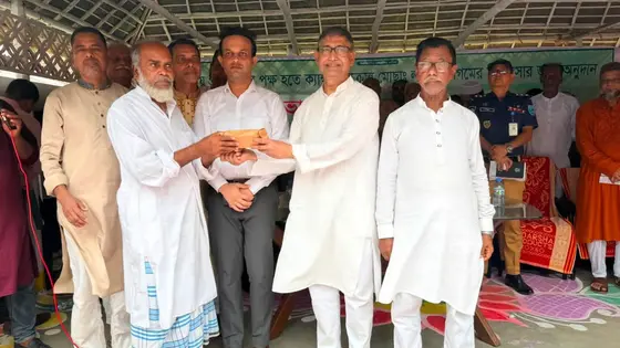বন্ধুর মায়ের পাশে শিক্ষার্থীরা, এবার সহায়তা দিলেন প্রধানমন্ত্রী