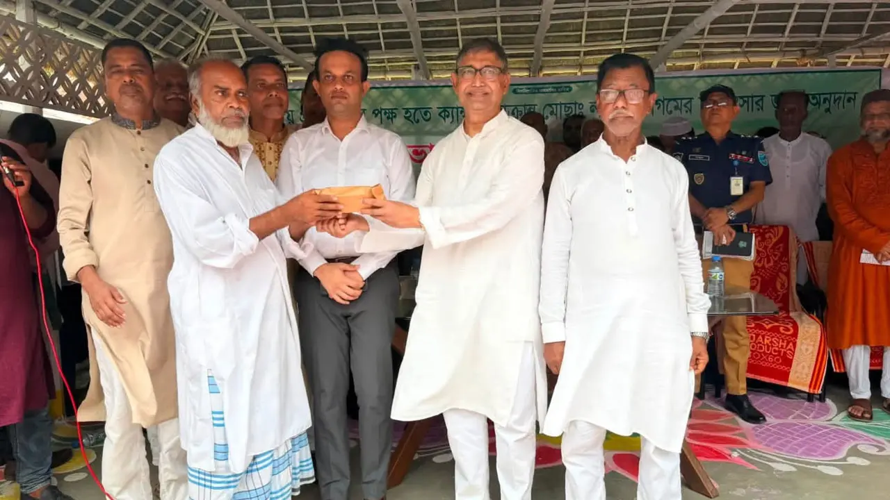 বন্ধুর মায়ের পাশে শিক্ষার্থীরা, এবার সহায়তা দিলেন প্রধানমন্ত্রী
