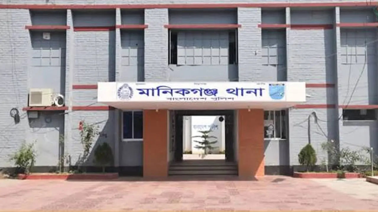 ফাঁকা গুলি ছুড়ে স্বর্ণ ব্যবসায়ীর স্বর্ণ-রুপা ছিনতাই, আহত ৩