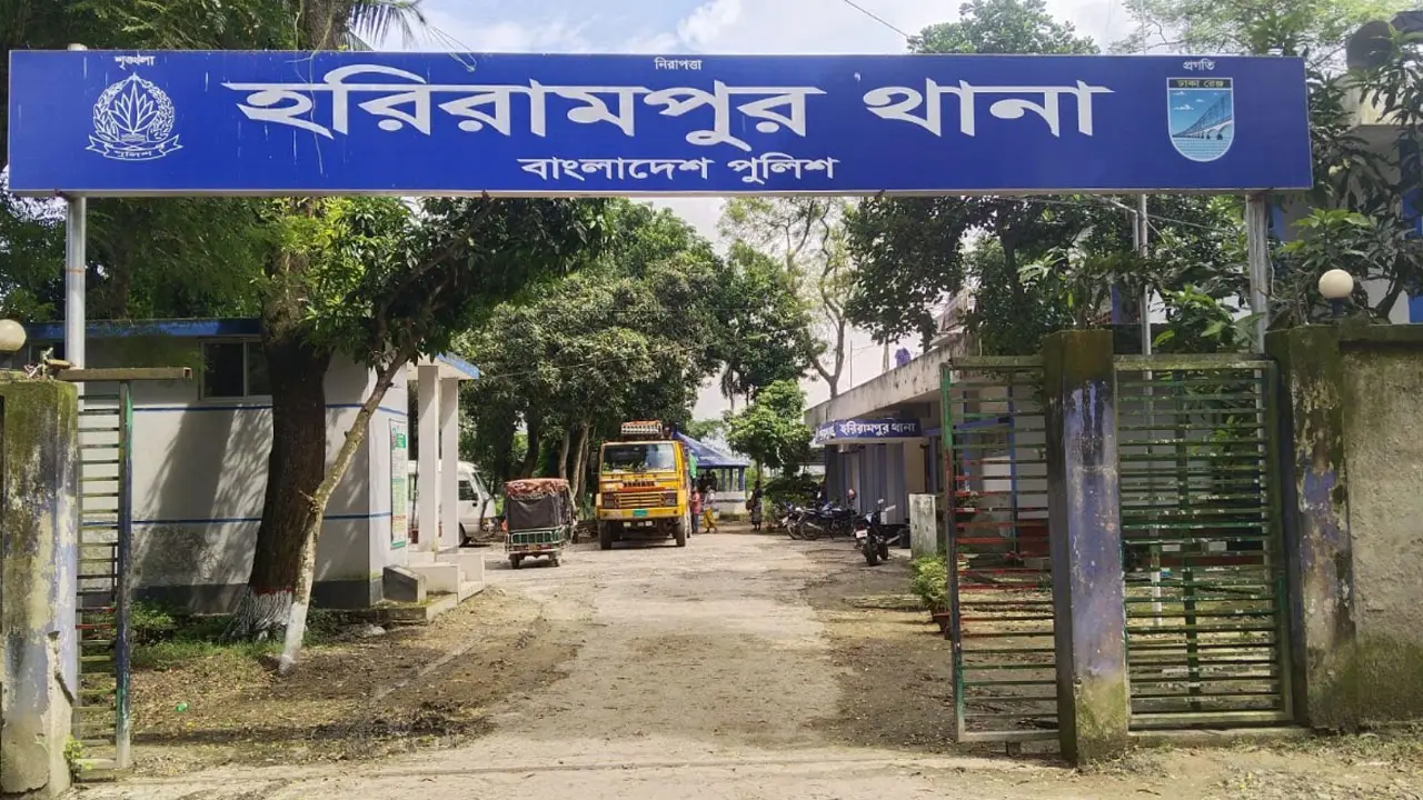 হাতকড়াসহ পালাল যুবক, বাবা-মায়ের সহায়তায় ফের আটক
