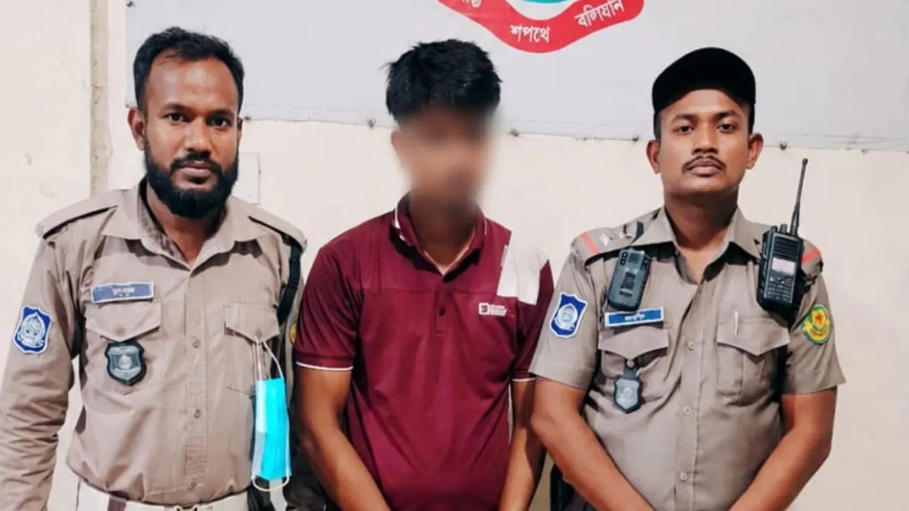 ট্রাফিক সার্জেন্টের হেলমেট চুরি করে পালানোর সময় মাইক্রোবাস চালক আটক