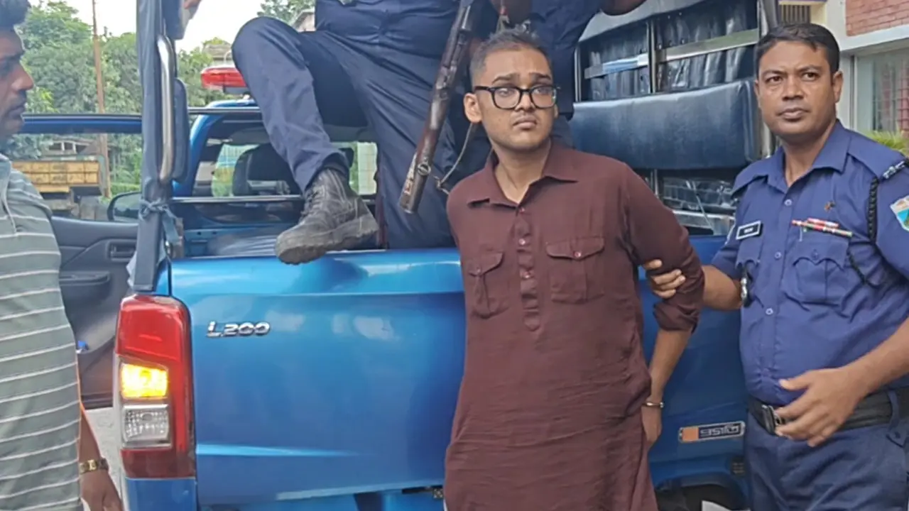 নাটোরে পর্যটনমন্ত্রীর পথসভা থেকে পিস্তলসহ যুবক আটক